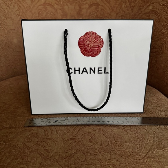 Chanel White Shopping Bag with Camellia - Picture 7 of 8